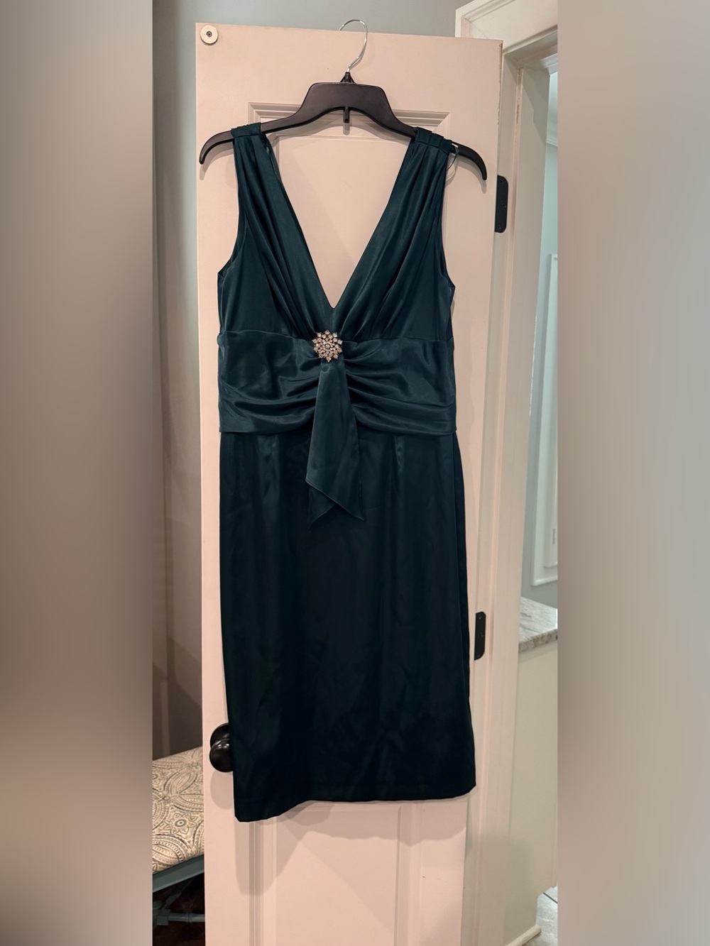 Elegant Deep Teal V-Neck Satin Cocktail Dress with Brooch Detail Size 12